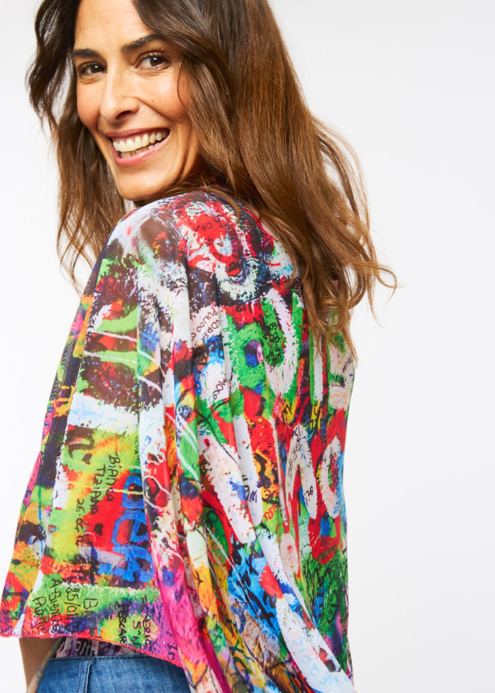 Mila Ponshawl in Peace & Love