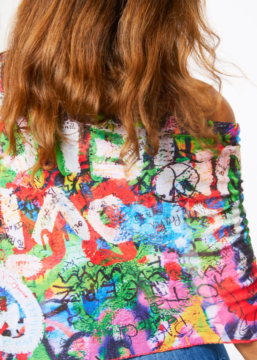 Mila Ponshawl in Peace & Love