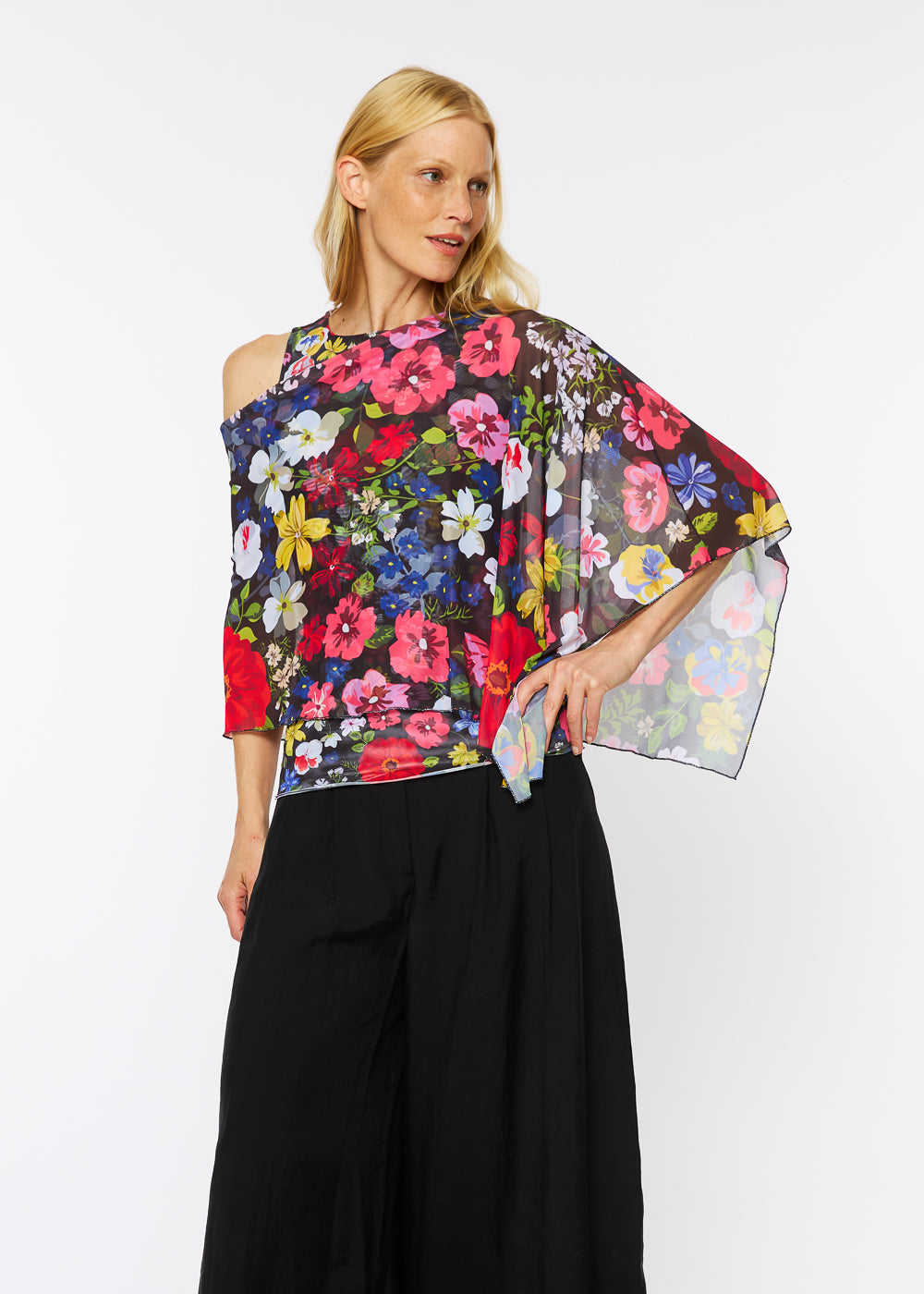 Mila Ponshawl in Perennial