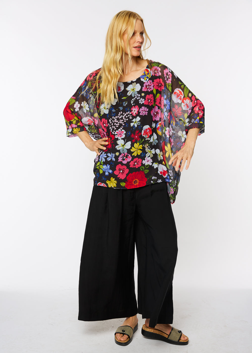 Capri Poncho in Perennial