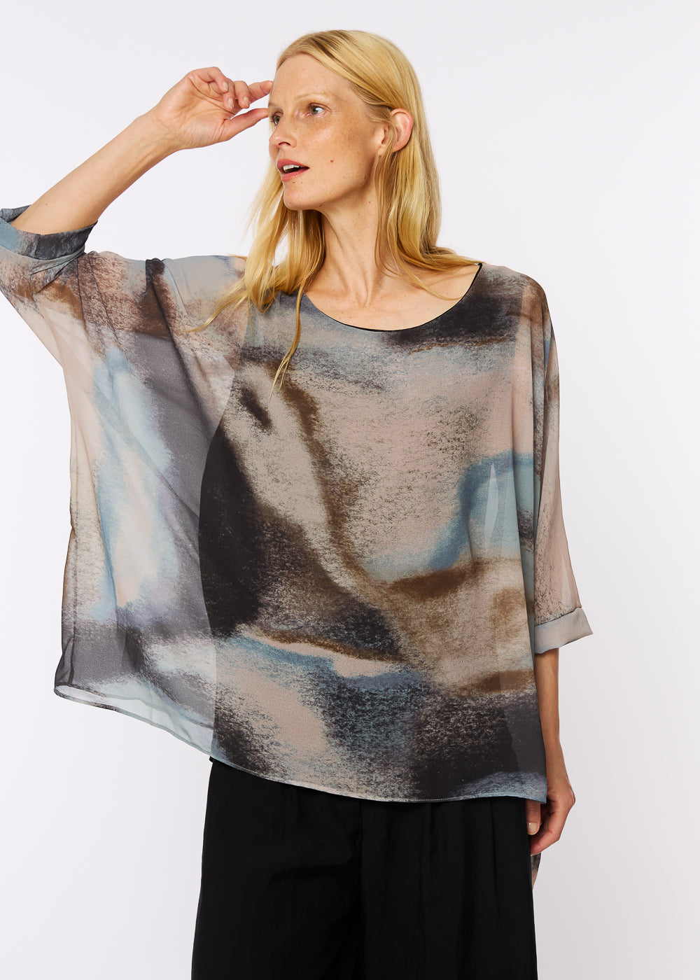 ✦ Ponchos & Wraps