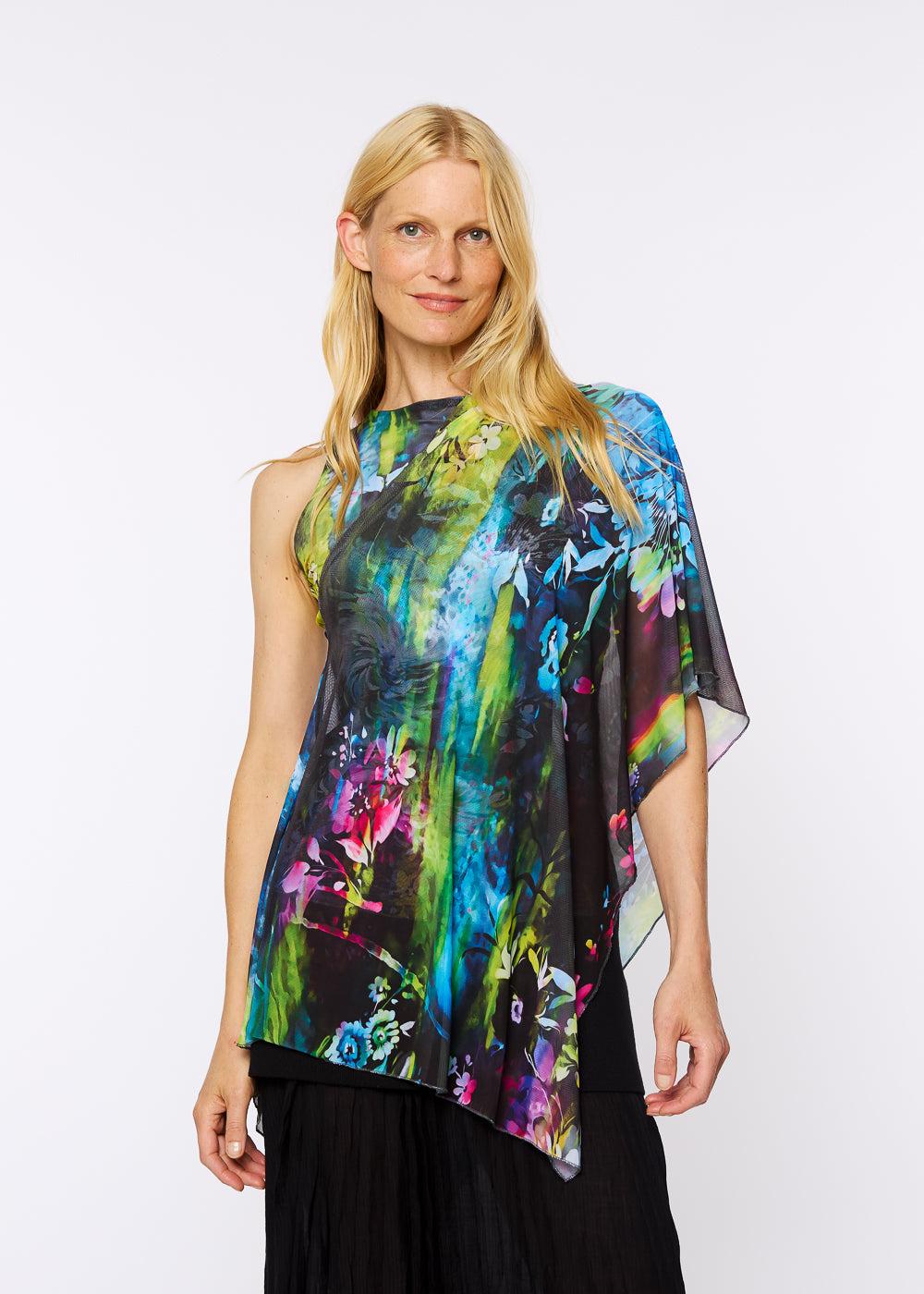 Mila Ponshawl in Noir Bouquet